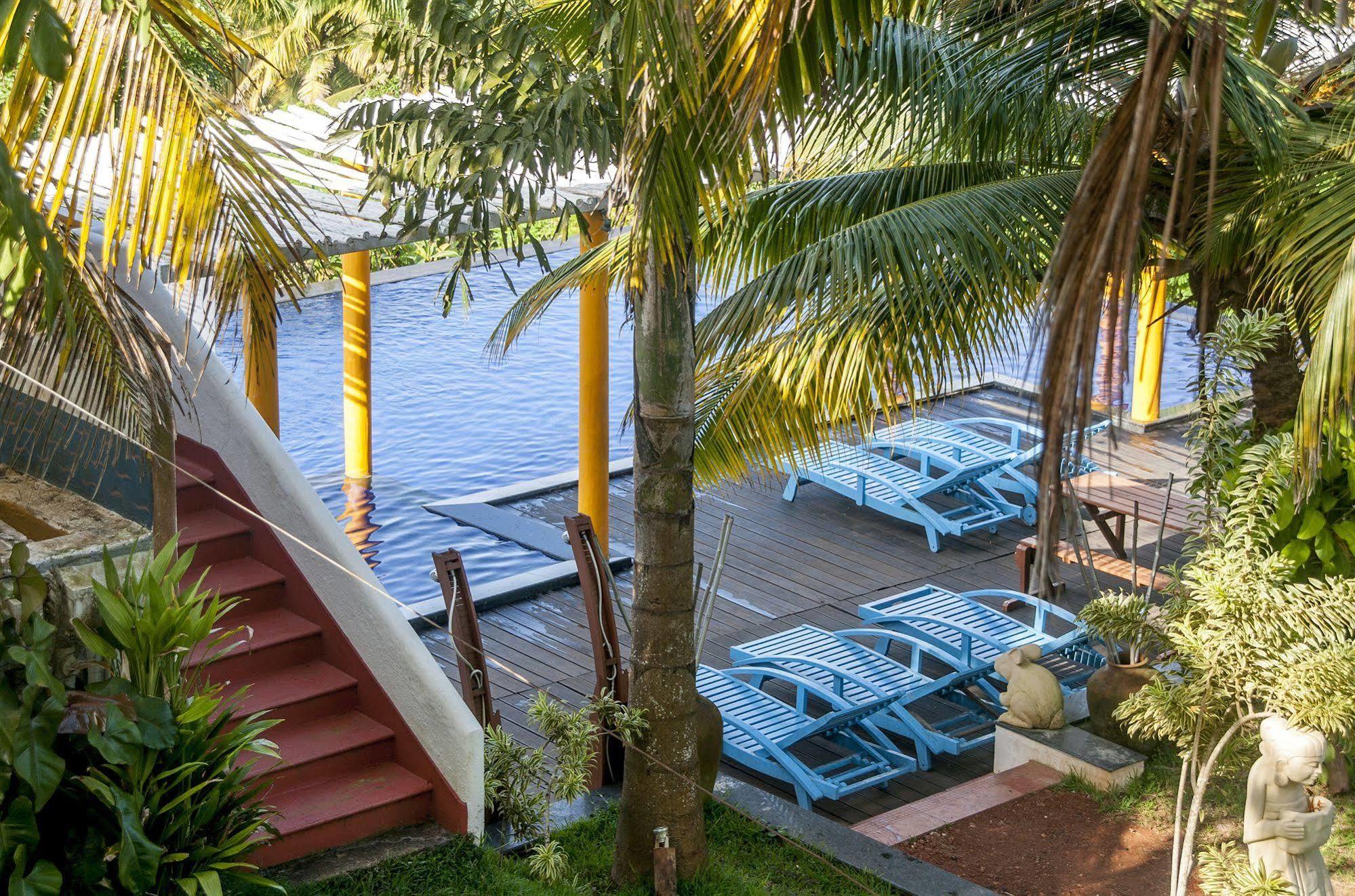 Over The Hill Poovar Exterior foto