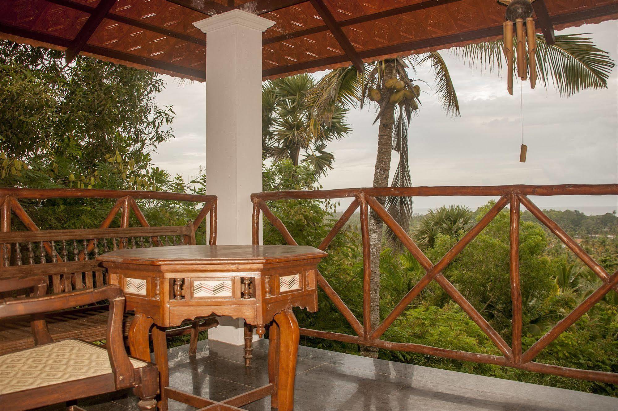 Over The Hill Poovar Exterior foto